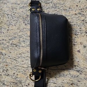 Universal Thread Black Fanny Pack